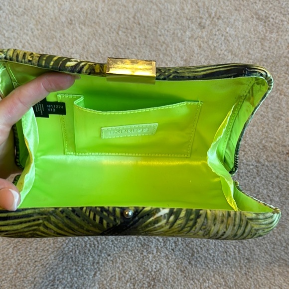 Tropical Palm Leaf Clutch - Picture 4 of 6